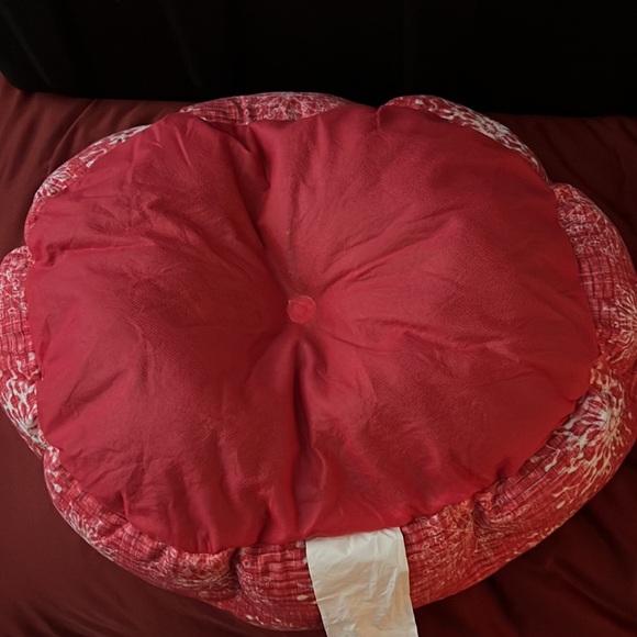 New Vibrant Life Round Cuddler Pet Bed 19” Size Small Red & White in color. 👀⬇️ - Picture 4 of 7